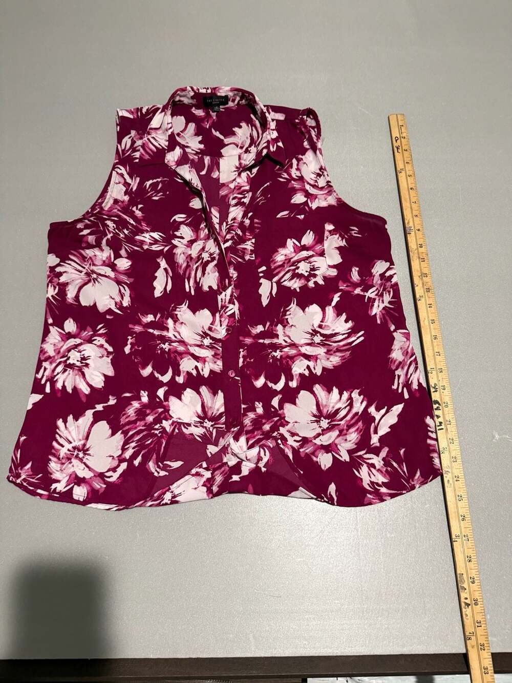 The Limited Ashton Sleeveless Blouse Size XL Magenta Floral Button Down